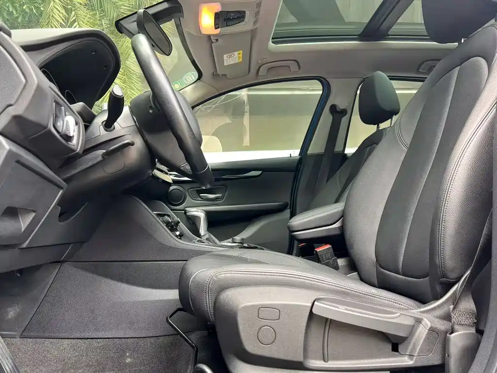 BMW 2 Series Active Tourer — фото 4