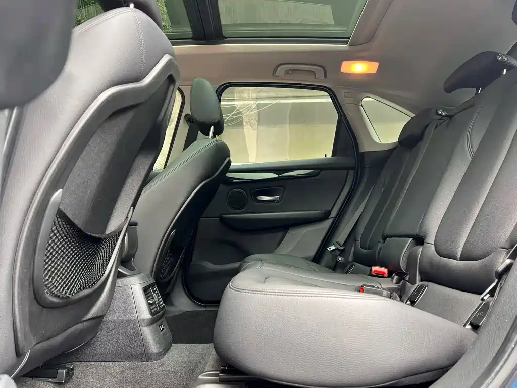 BMW 2 Series Active Tourer — фото 5