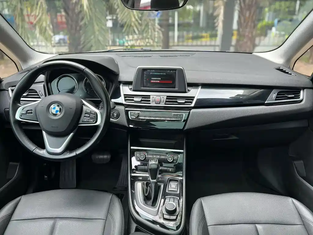 BMW 2 Series Active Tourer — фото 6