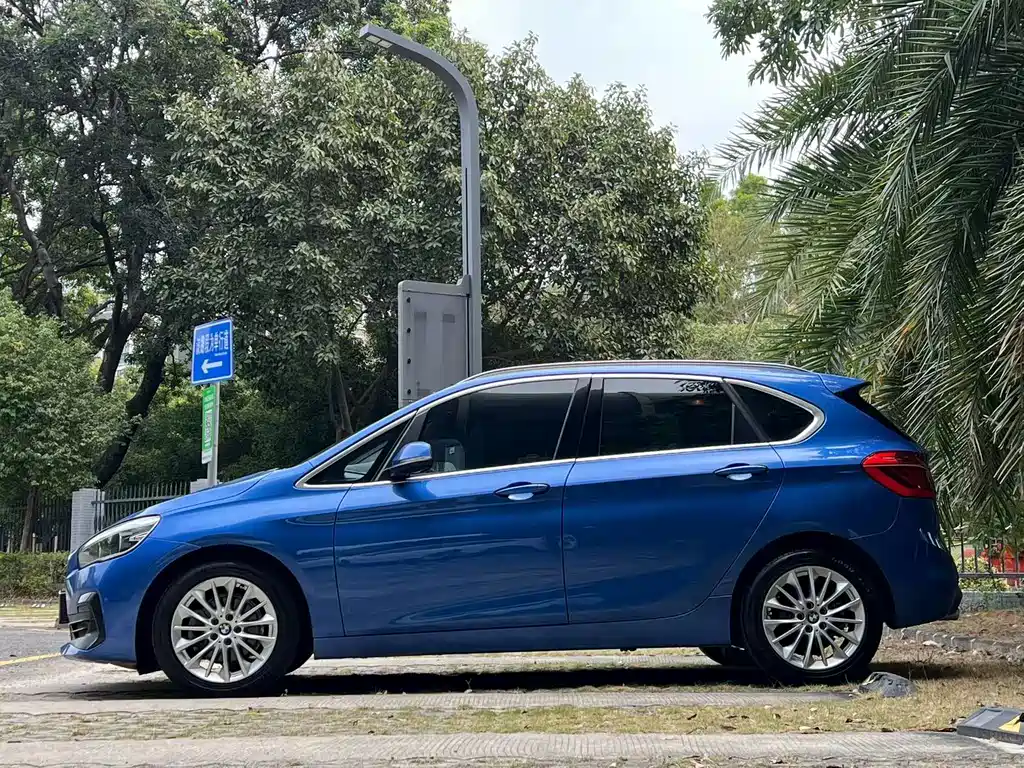 BMW 2 Series Active Tourer — фото 7