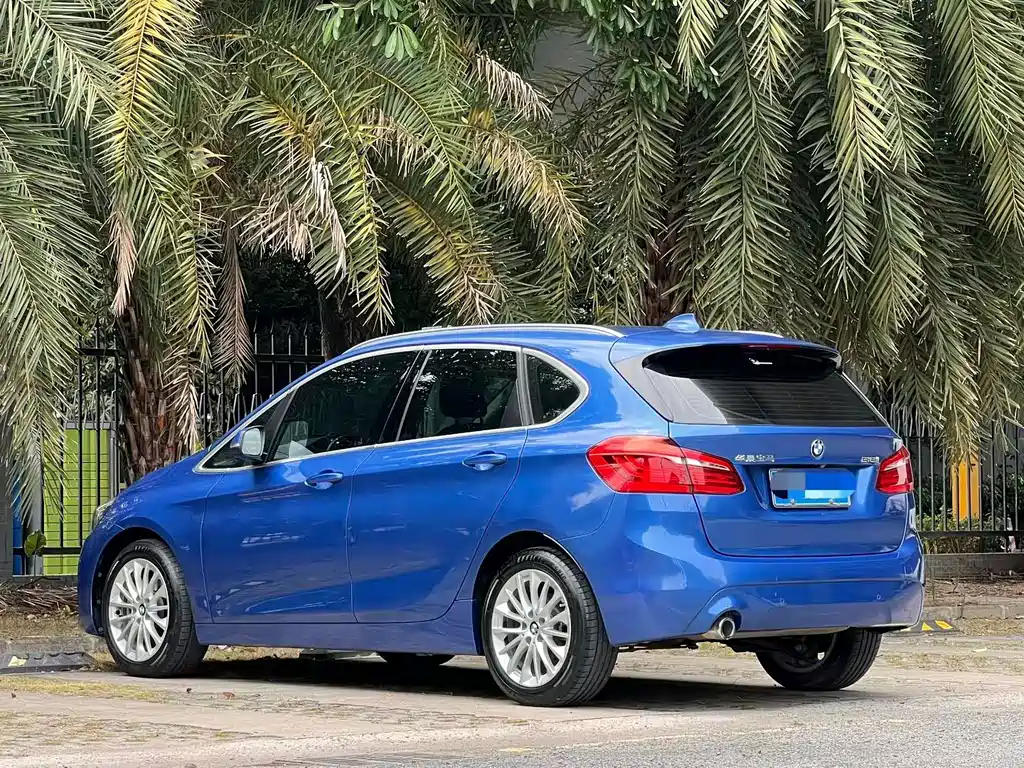 BMW 2 Series Active Tourer — фото 9
