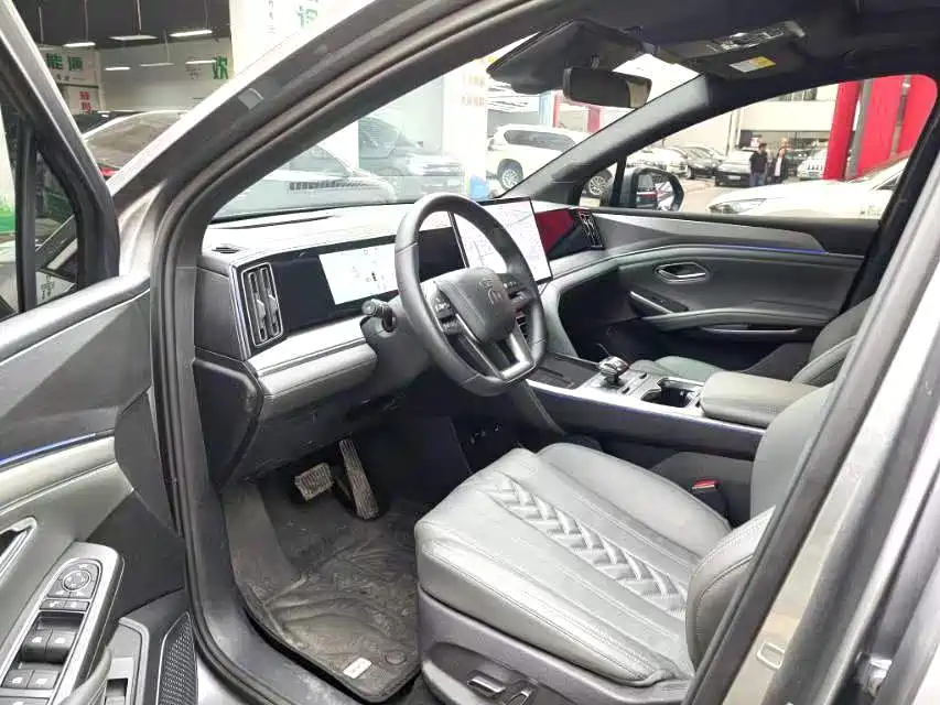 BYD L DM-i — фото 4