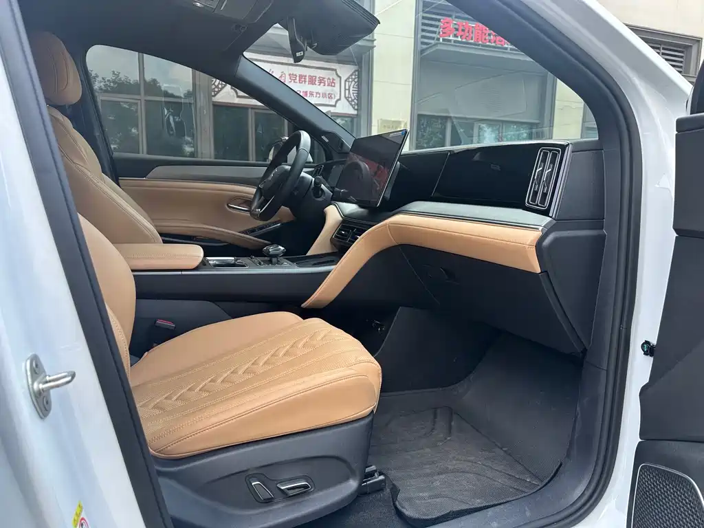 BYD L DM-i — фото 14