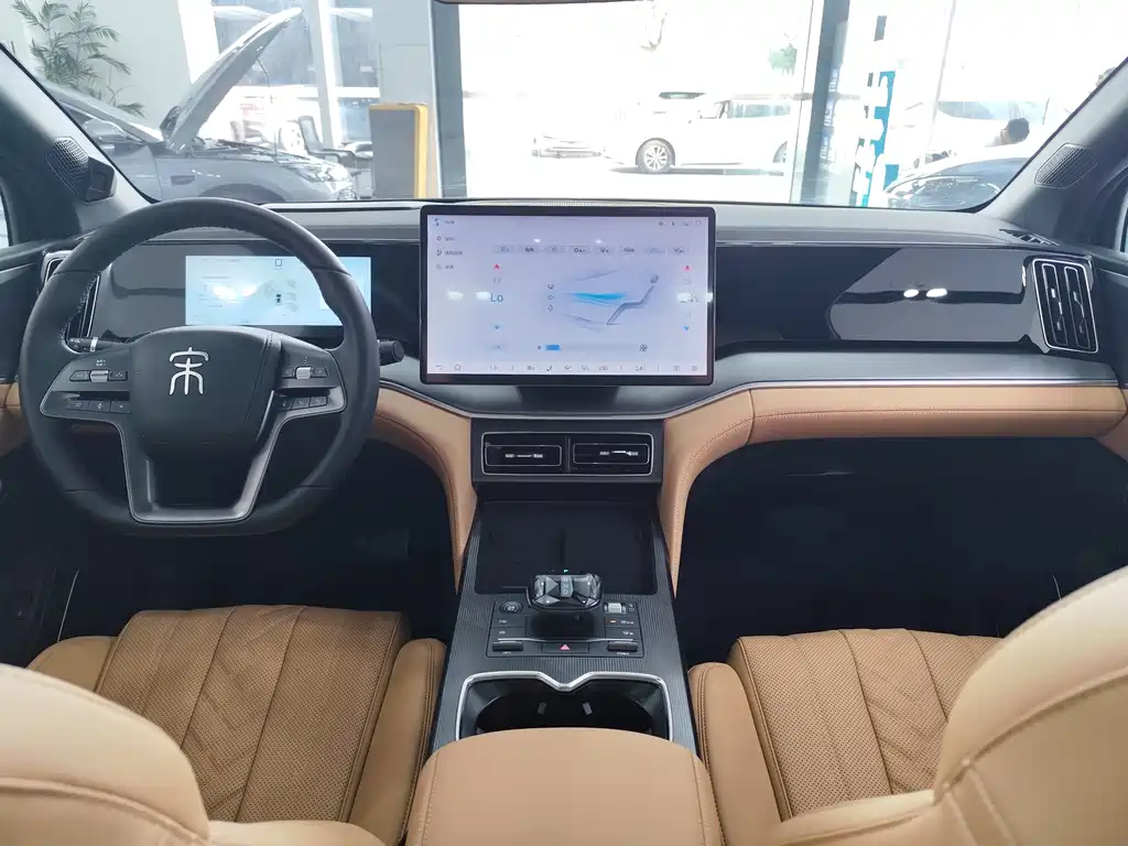 BYD L DM-i — фото 9
