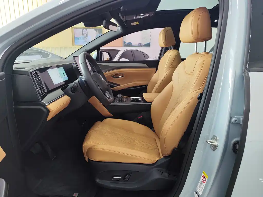 BYD L DM-i — фото 10