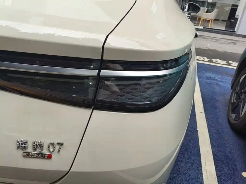 BYD Seal 07 DM-i — фото 8
