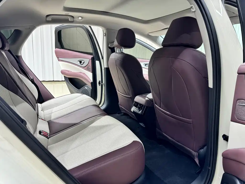 BYD Seal 07 EV — фото 13