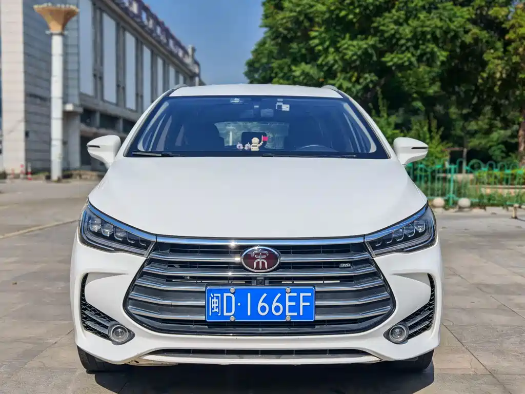 BYD MAX — фото 3