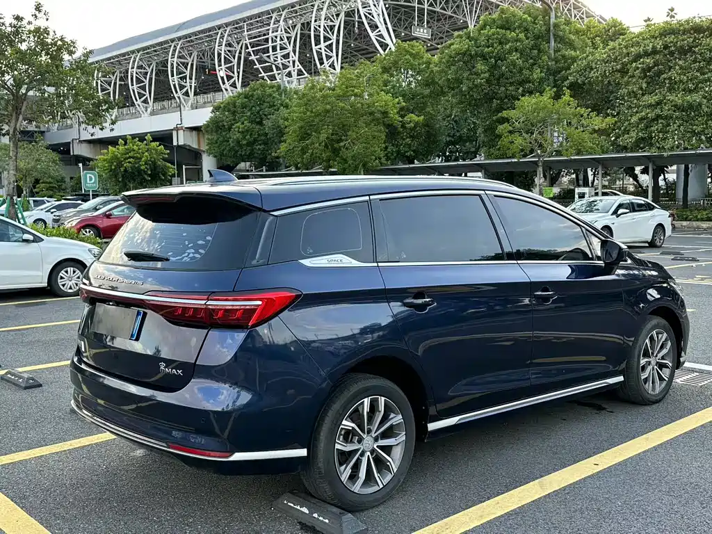 BYD MAX — фото 4
