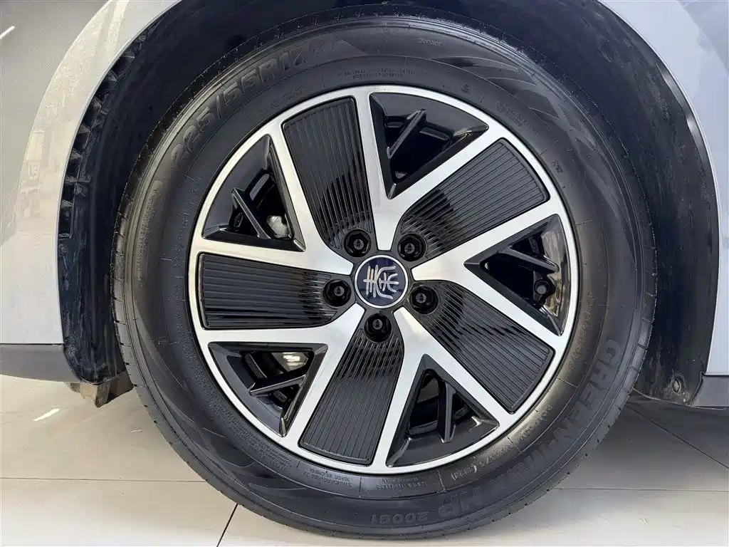 BYD Qin L — фото 13