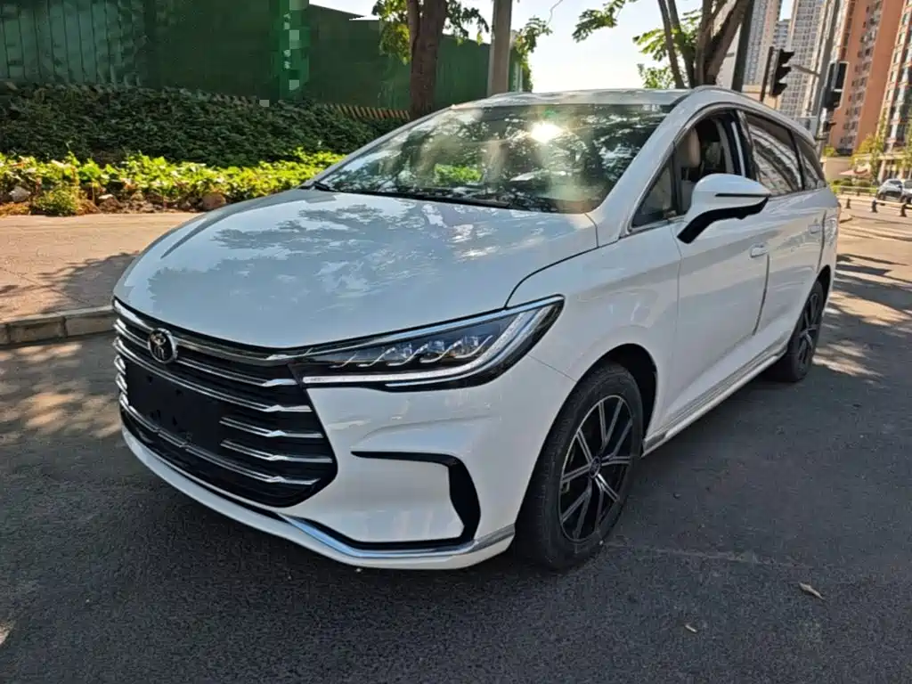 BYD MAX New Energy — фото 2