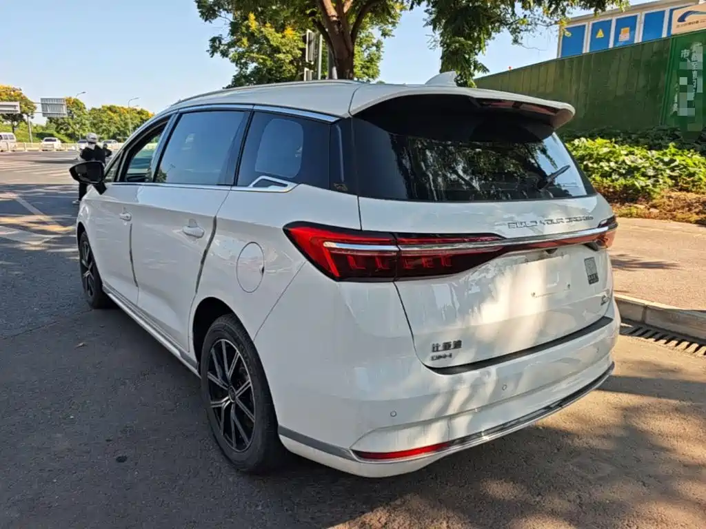 BYD MAX New Energy — фото 24