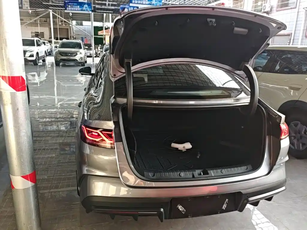 BYD Qin L — фото 19