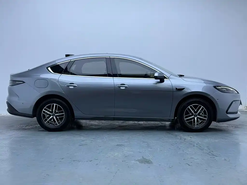 BYD Seal 05 DM-i — фото 8