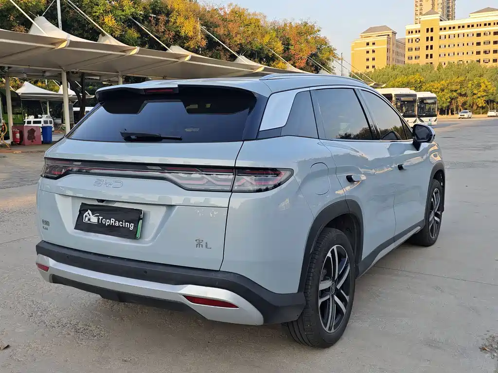 BYD L DM-i — фото 9