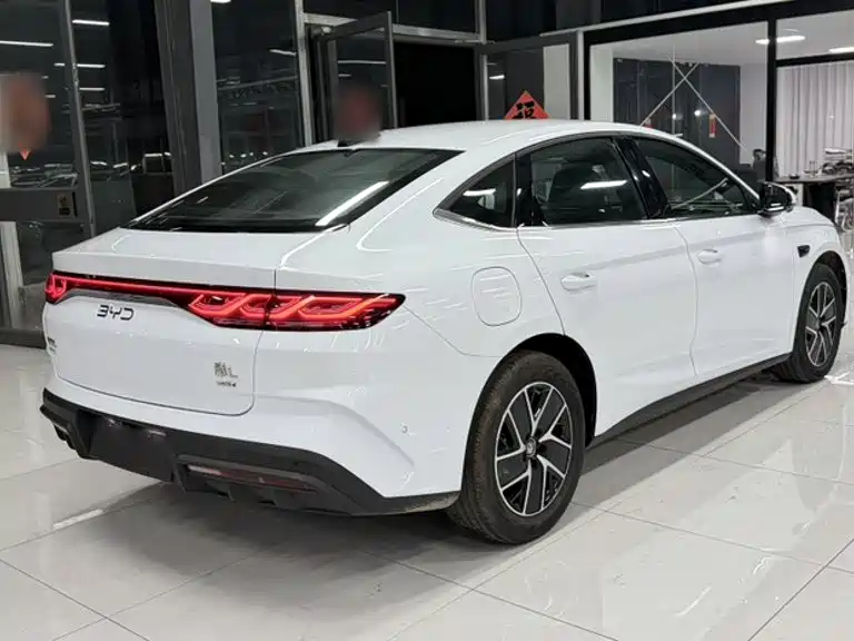 BYD Qin L — фото 24
