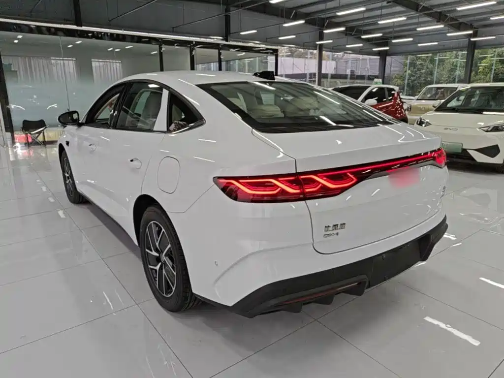 BYD Qin L — фото 5