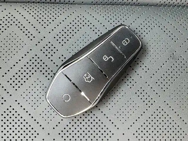 BYD Qin L — фото 18