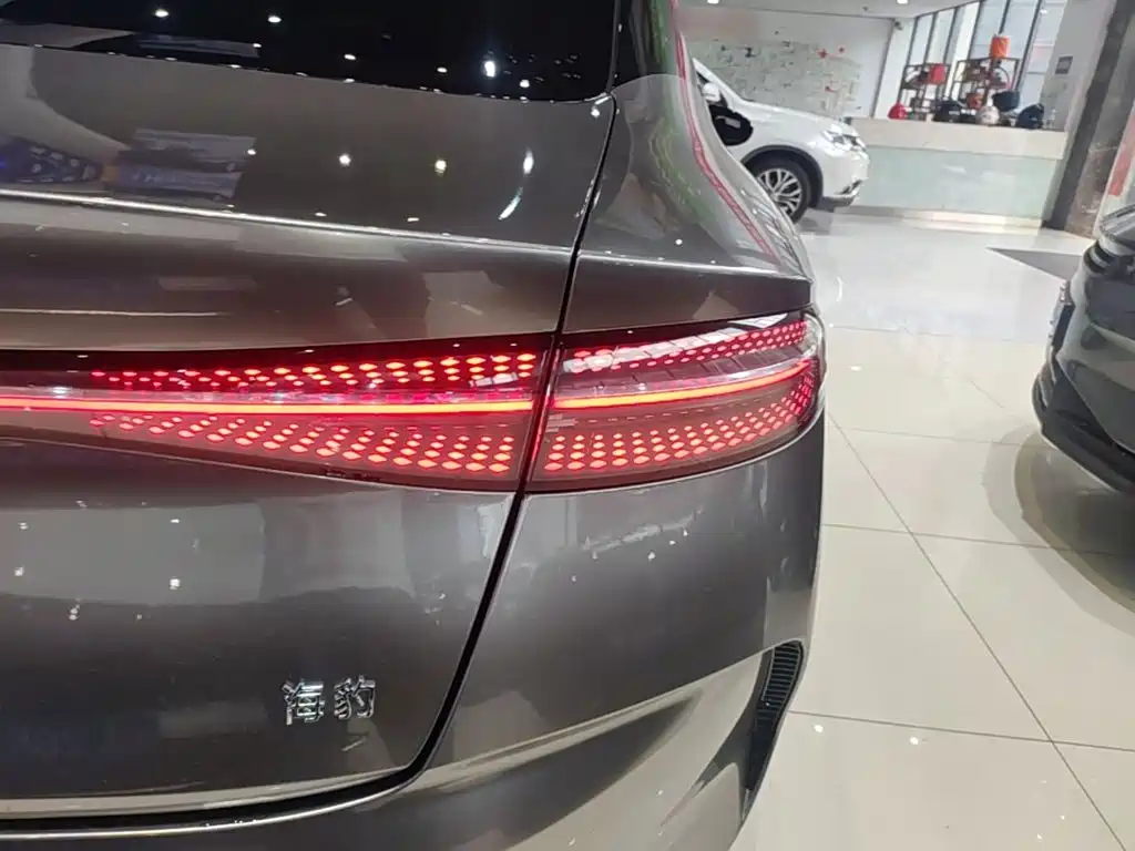 BYD Seal — фото 8