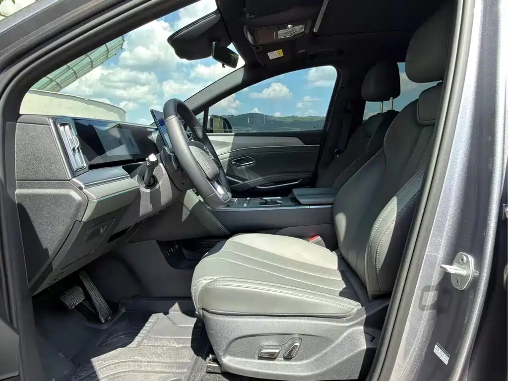 BYD L DM-i — фото 4