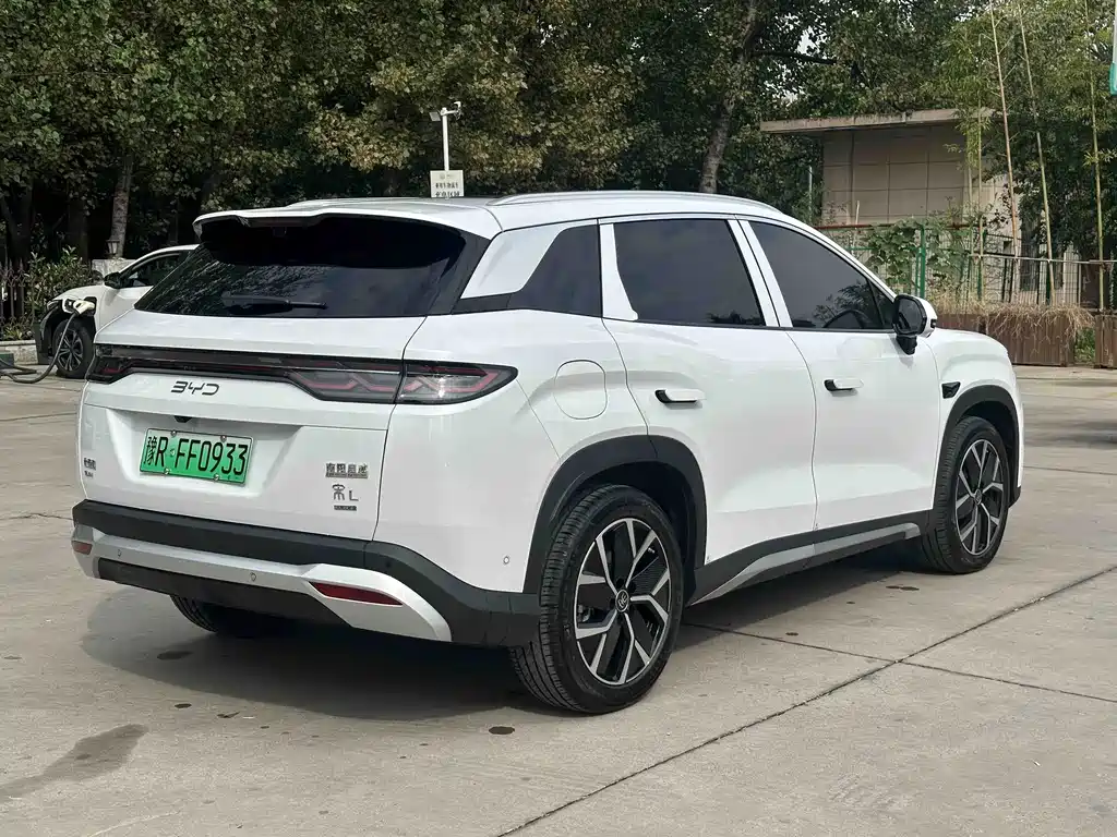 BYD L DM-i — фото 10