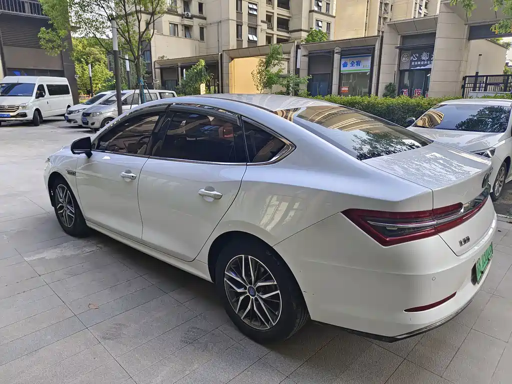 BYD Qin Pro NEV — фото 4