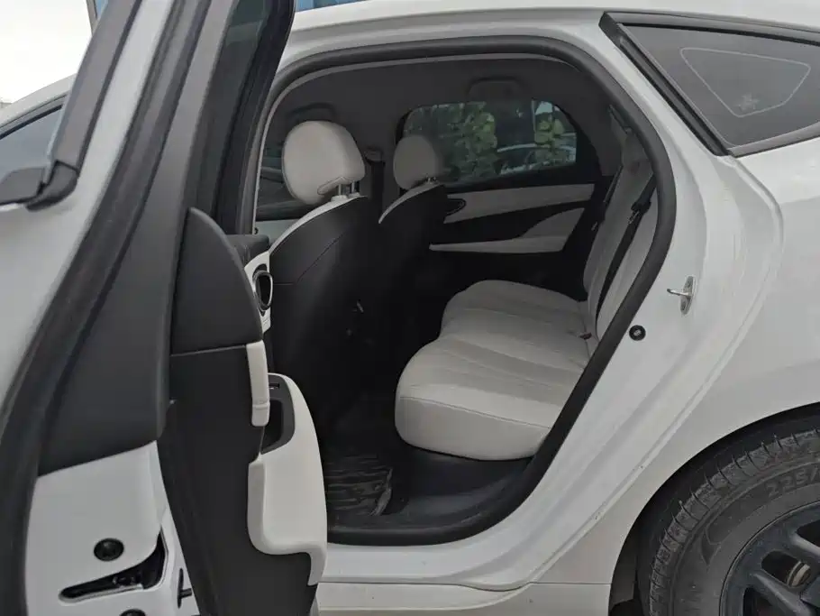 BYD Seal 05 DM-i — фото 11