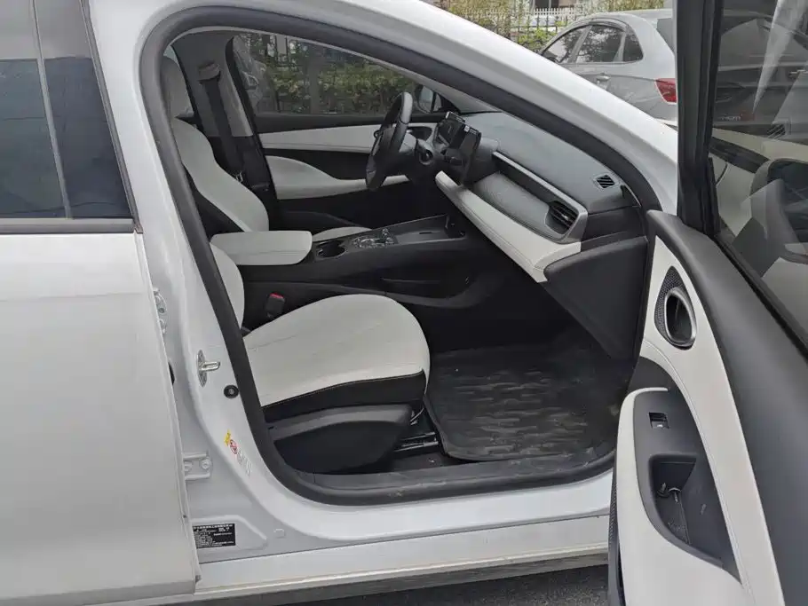 BYD Seal 05 DM-i — фото 8