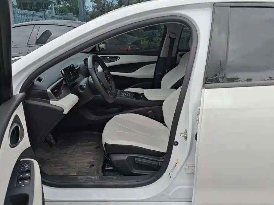 BYD Seal 05 DM-i — фото 9