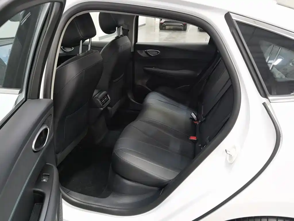 BYD Seal 05 DM-i — фото 15