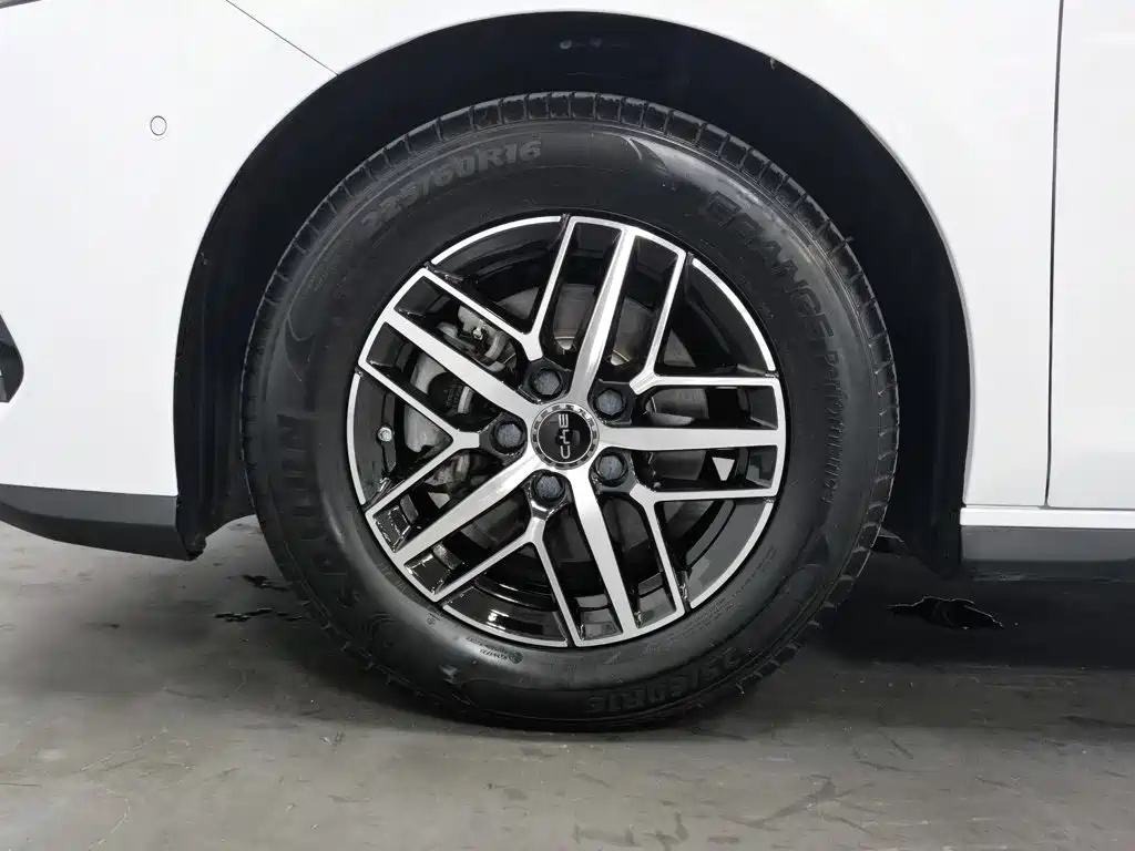 BYD Seal 05 DM-i — фото 17