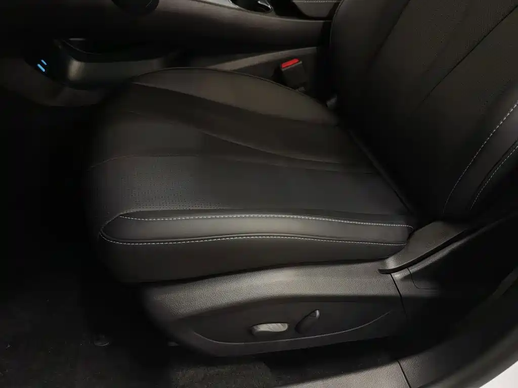 BYD Seal 05 DM-i — фото 20