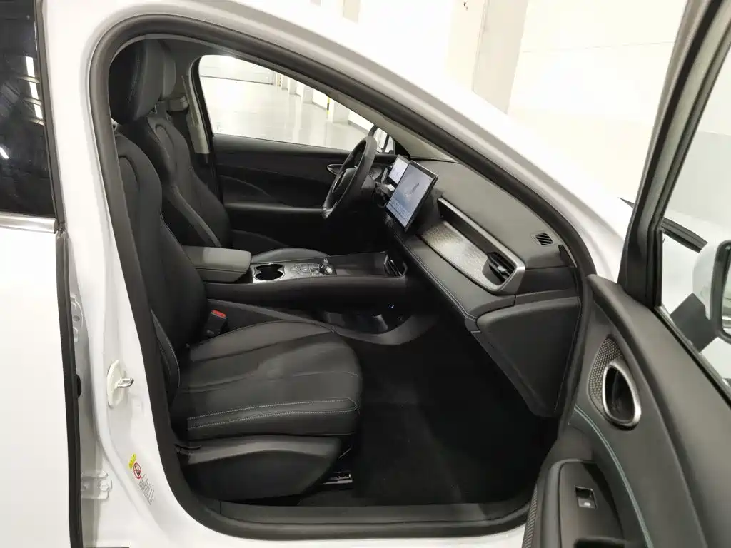 BYD Seal 05 DM-i — фото 23