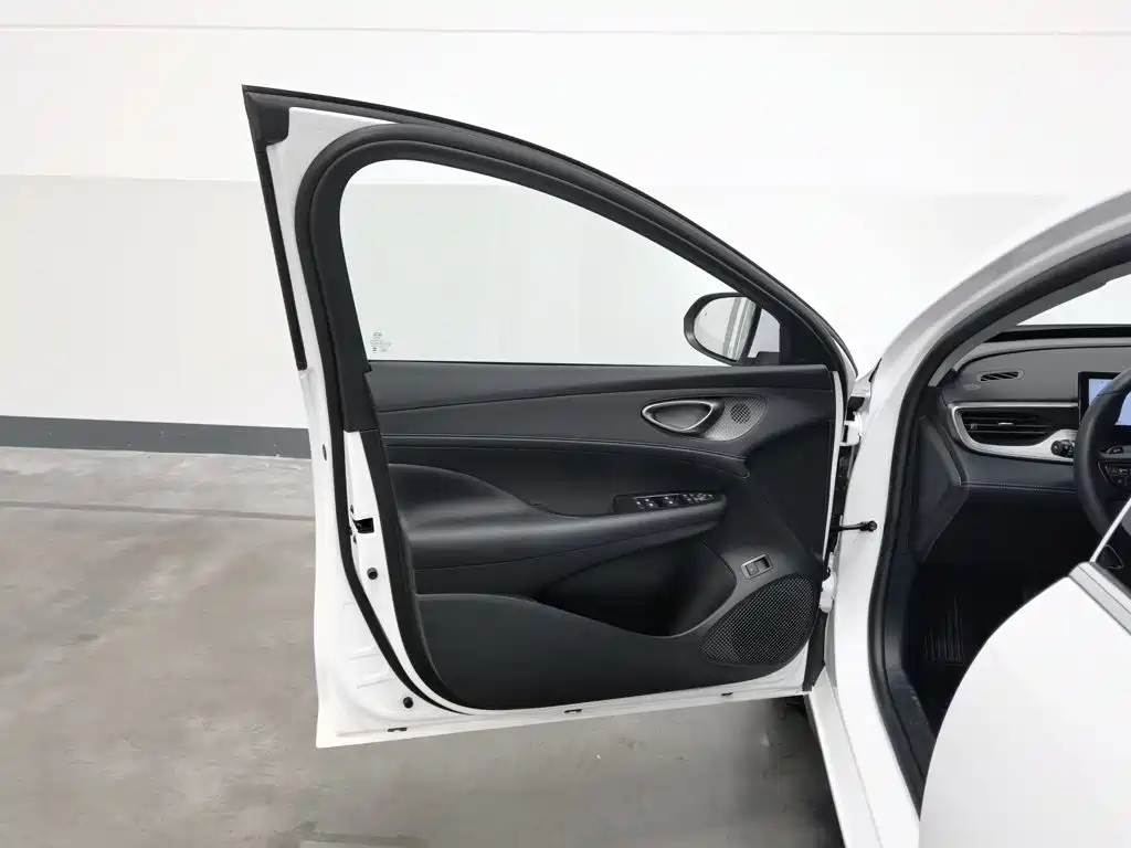 BYD Seal 05 DM-i — фото 8