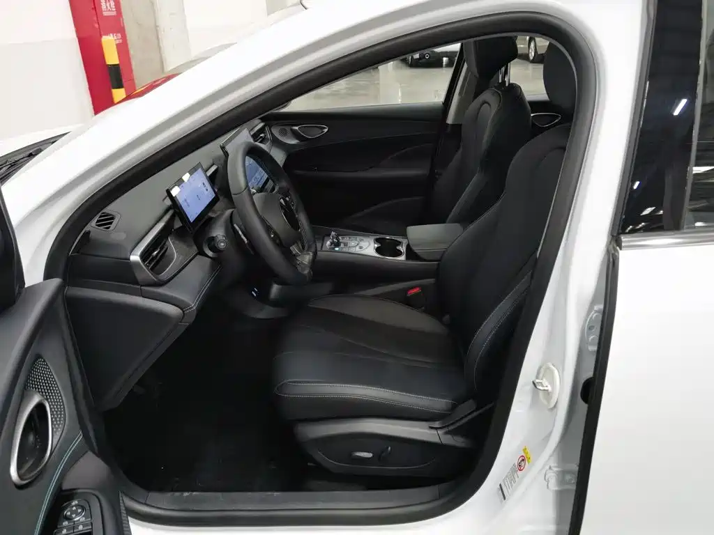BYD Seal 05 DM-i — фото 10