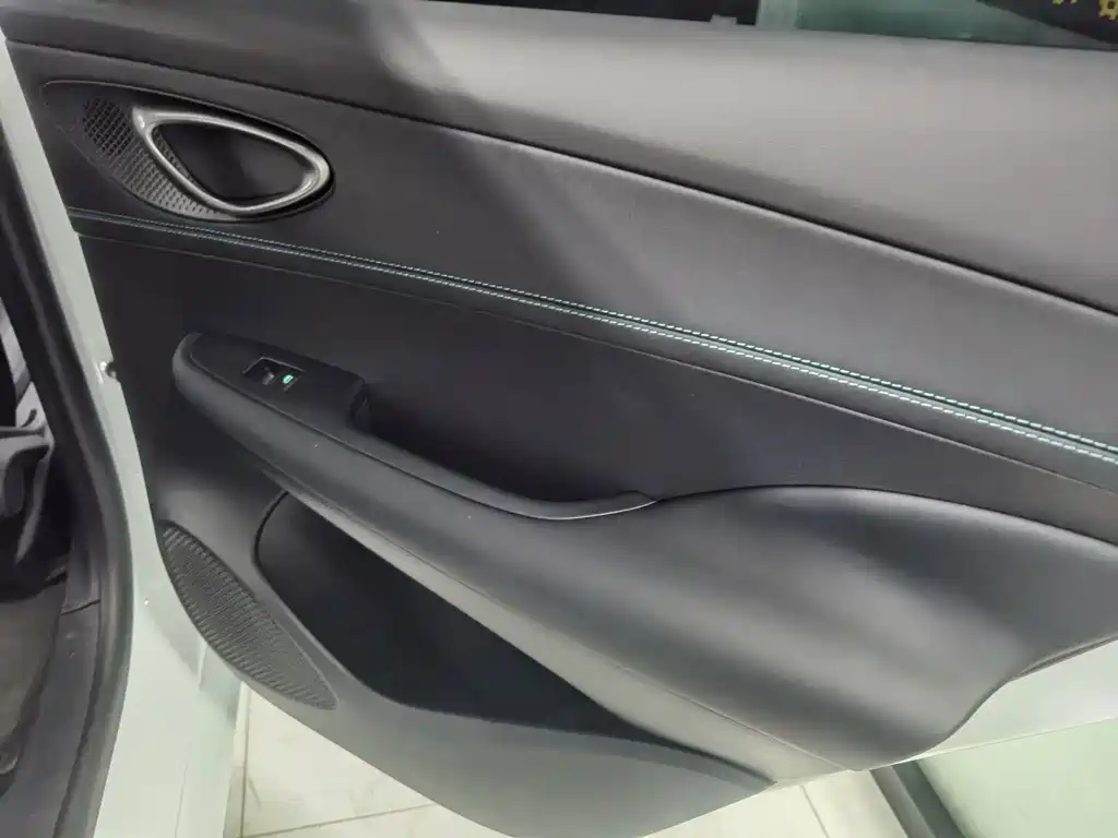 BYD Seal 05 DM-i — фото 15