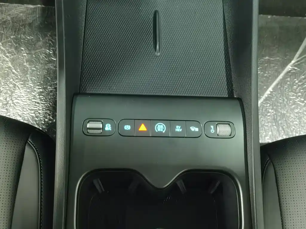 BYD Seal 05 DM-i — фото 10
