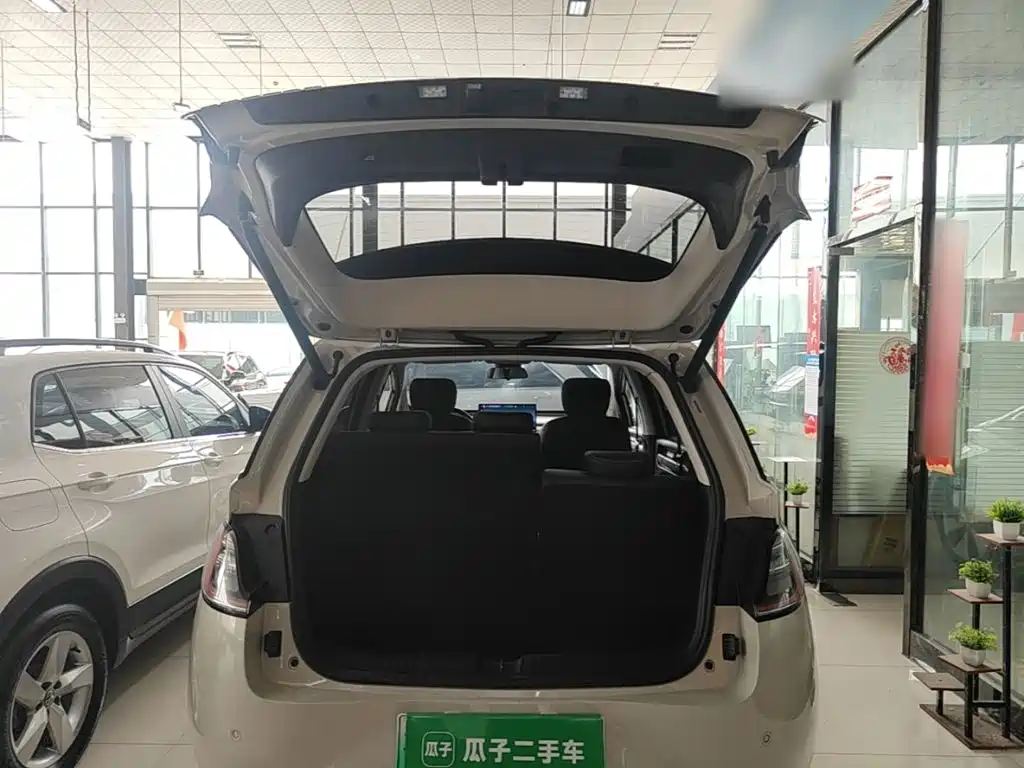 Baojun Yunduo — фото 19