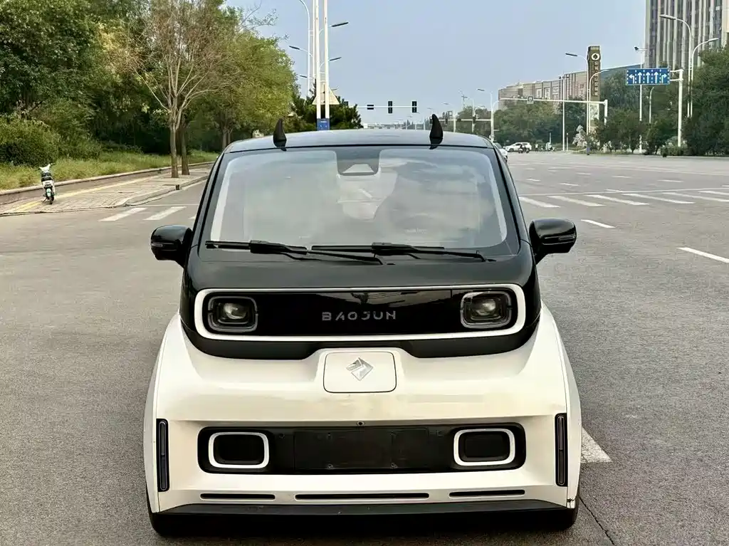 Baojun E300 — фото 2