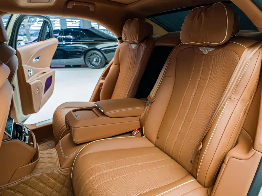 Bentley Flying Spur PHEV — фото 11