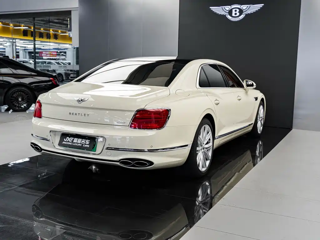 Bentley Flying Spur PHEV — фото 13