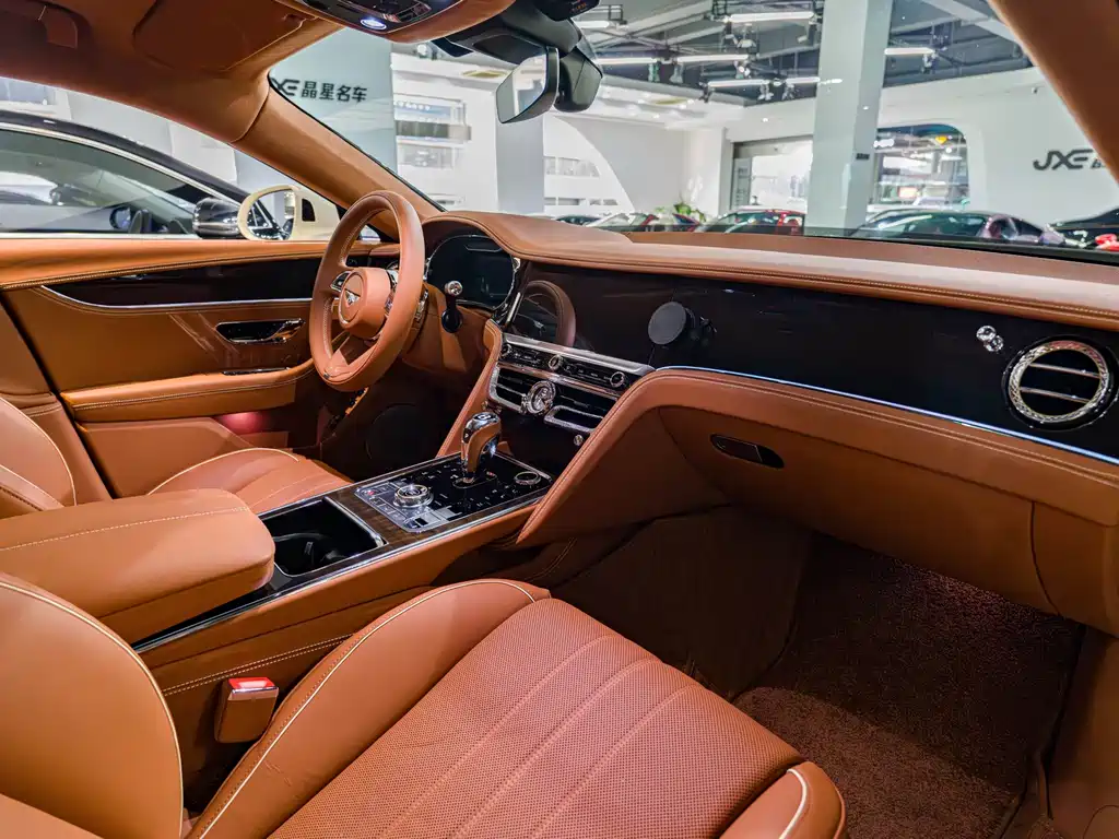 Bentley Flying Spur PHEV — фото 6