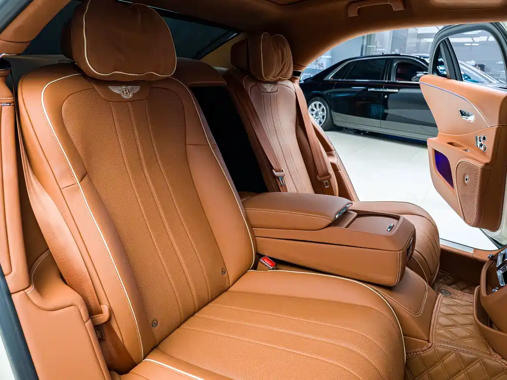 Bentley Flying Spur PHEV — фото 10