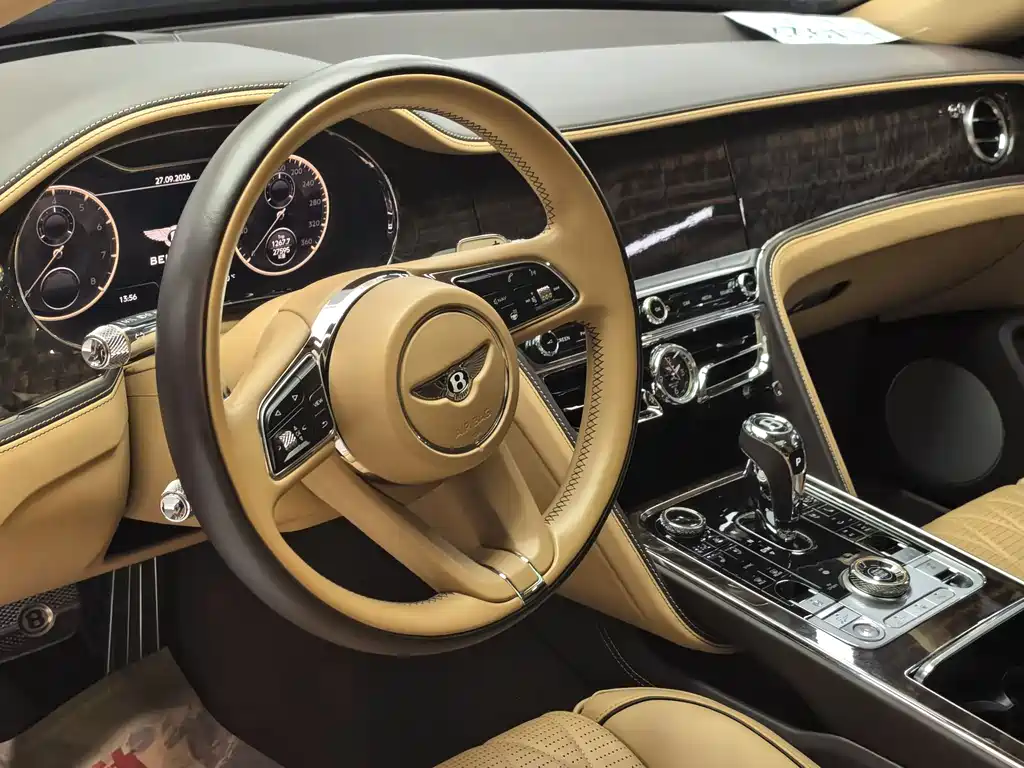 Bentley Flying Spur — фото 13