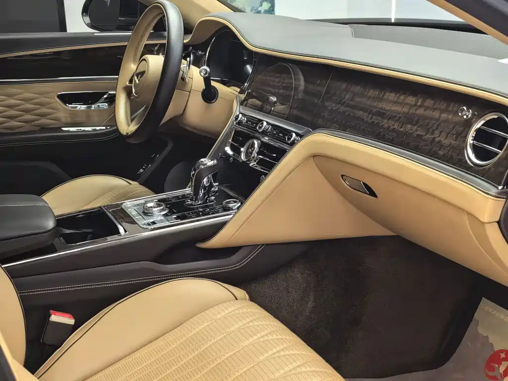 Bentley Flying Spur — фото 14