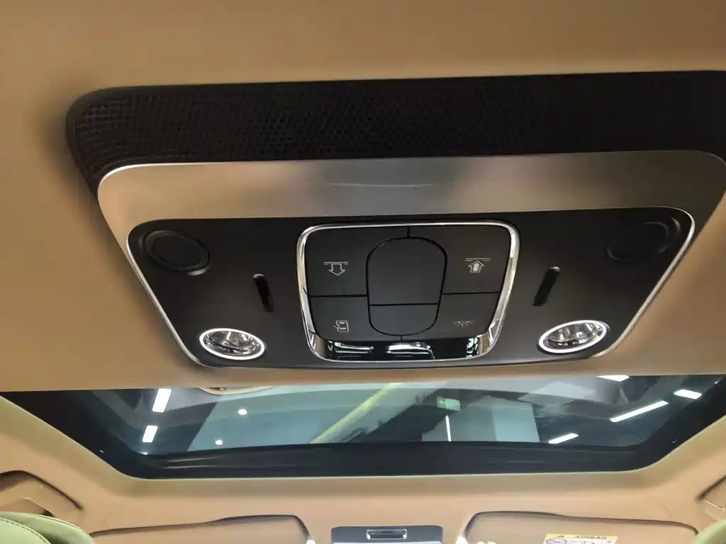 Bentley Flying Spur — фото 20