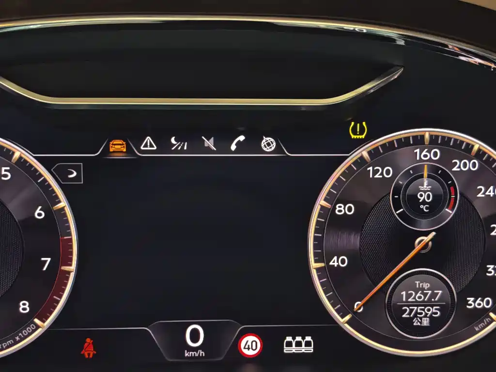 Bentley Flying Spur — фото 23