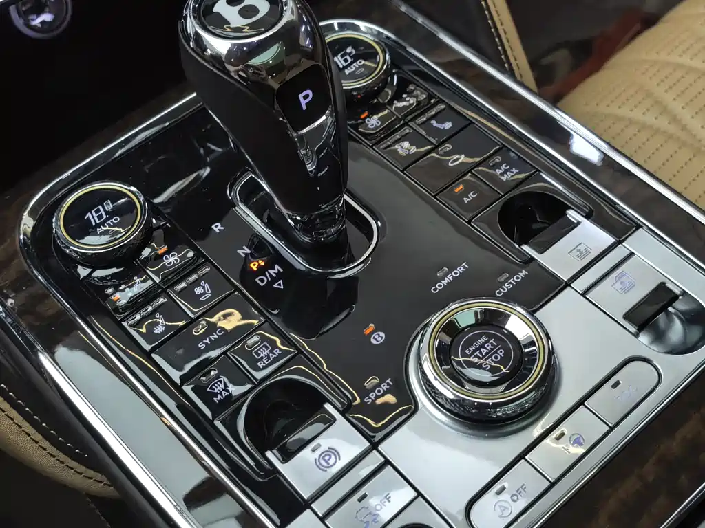 Bentley Flying Spur — фото 25