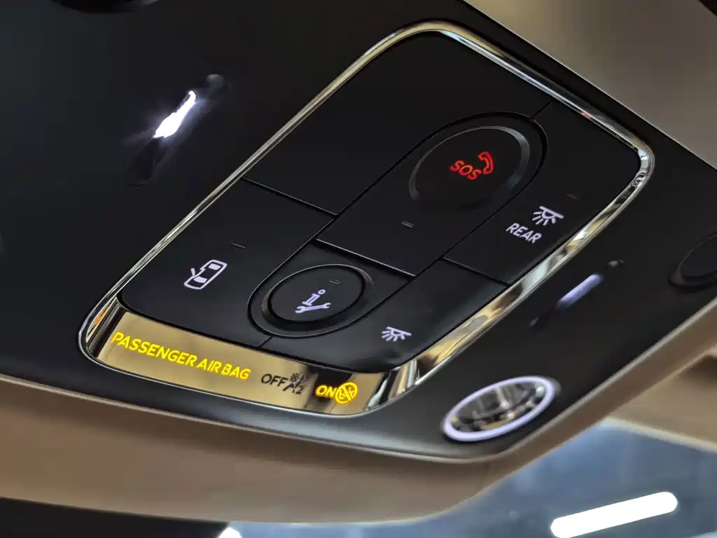 Bentley Flying Spur — фото 26