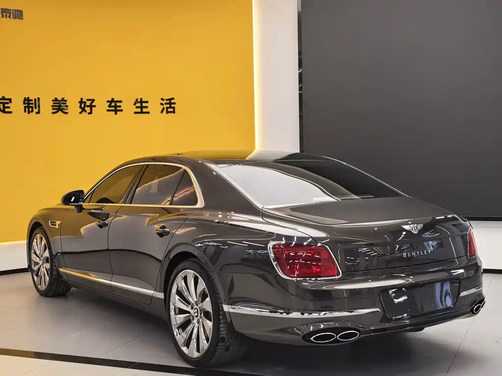 Bentley Flying Spur — фото 6